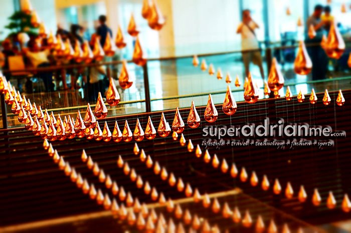 Wowww!! Hujan Kinetik di Singapores Changi Airport