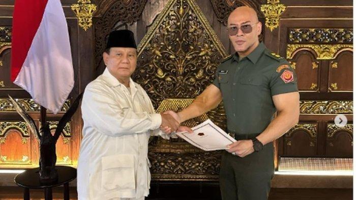 pangkat-letkol-tituler-tni-deddy-corbuzier-ini-arti-hak-dan-kewajibannya