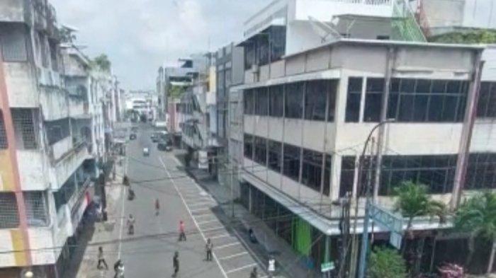 Bikin Takut Warga,Preman Tawuran Siang di Jalan Pandu Medan
