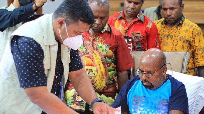 Lukas Enembe Ditangkap KPK, Keluarga Ngotot Masuk Pangkalan Udara TNI AU