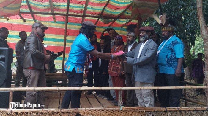 Buchtar Tabuni Digeruduk Massa Forum Rakyat Papua Barat, ULMWP Pecah Kongsi?