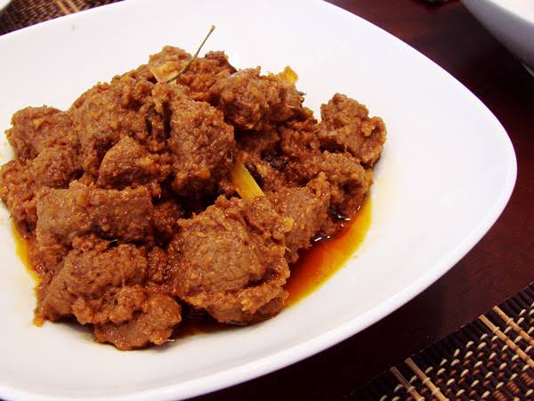 Klaim Rendang makanan paling enak didunia HOAX GAN! 