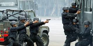 ADA YANG ANEH DENGAN GAMBAR INI? (Coba lihat)