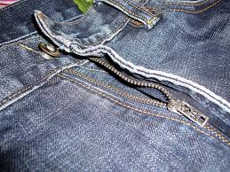 Enak Celana pake Resletting Zipper apa Resletting Kancing ?