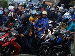 Pengendara yang Menyebalkan Saat Hujan