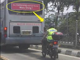 *** Lucunya para penerobos jalur Transjakarta ***