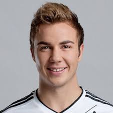 10 PEMAIN SEPAK BOLA TERGANTENG DAN HEBAT