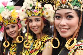 Mengenal Beberapa Penduduk Indonesia yg Antimainstream !!