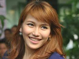 Aplikasi Chat-nya Ayu Ting Ting
