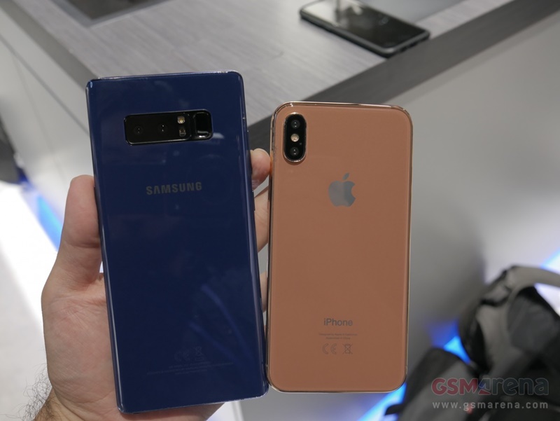 Iphone 8 vs Samsung Note 8, Mana Lebih Unggul?