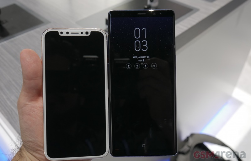 Iphone 8 vs Samsung Note 8, Mana Lebih Unggul?