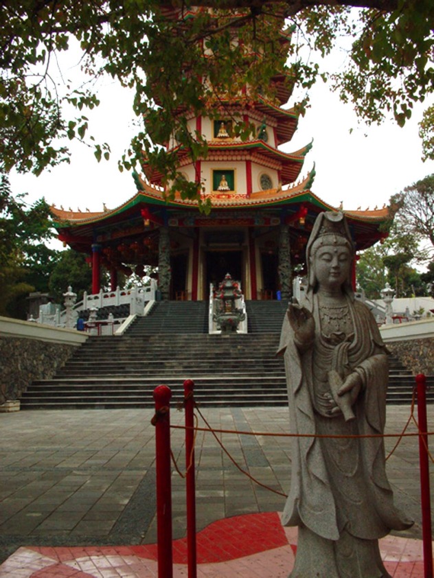 Pagoda Avalokitesvara (Metta Karuna)