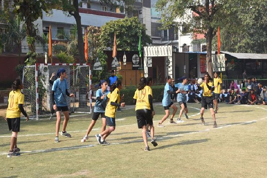 Inilah Argumen Supaya Siswa Dapat Bermain Sepak Bola Saat Jam Istirahat Sekolah