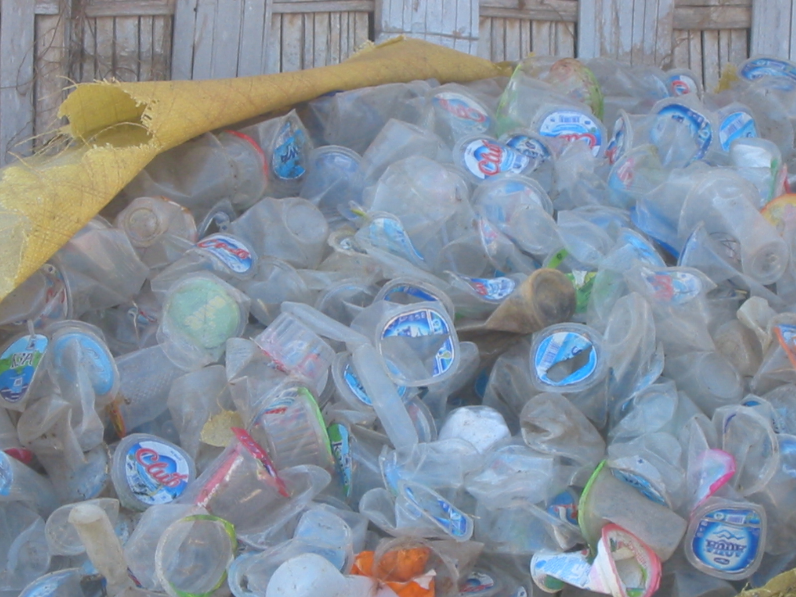 Koster Larang Produksi Air Mineral Plastik di Bawah 1 Liter