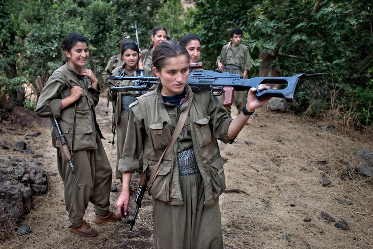 **Tentara Elit Wanita Dari Irak Kurdistan Bersiap Untuk melawan Dan Membantai ISIS**