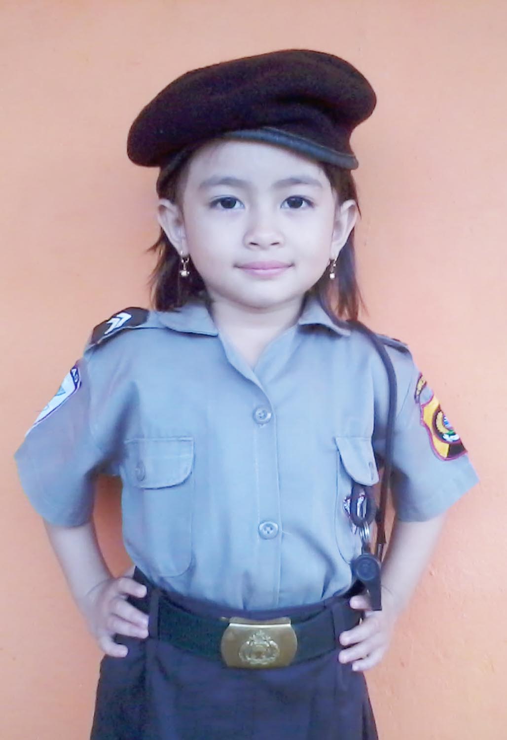 cantiknya-bripda-esty