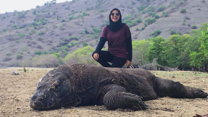 Jangan Cuma Uang, Bayar Juga Pakai Ini untuk Menikmati Pulau Komodo