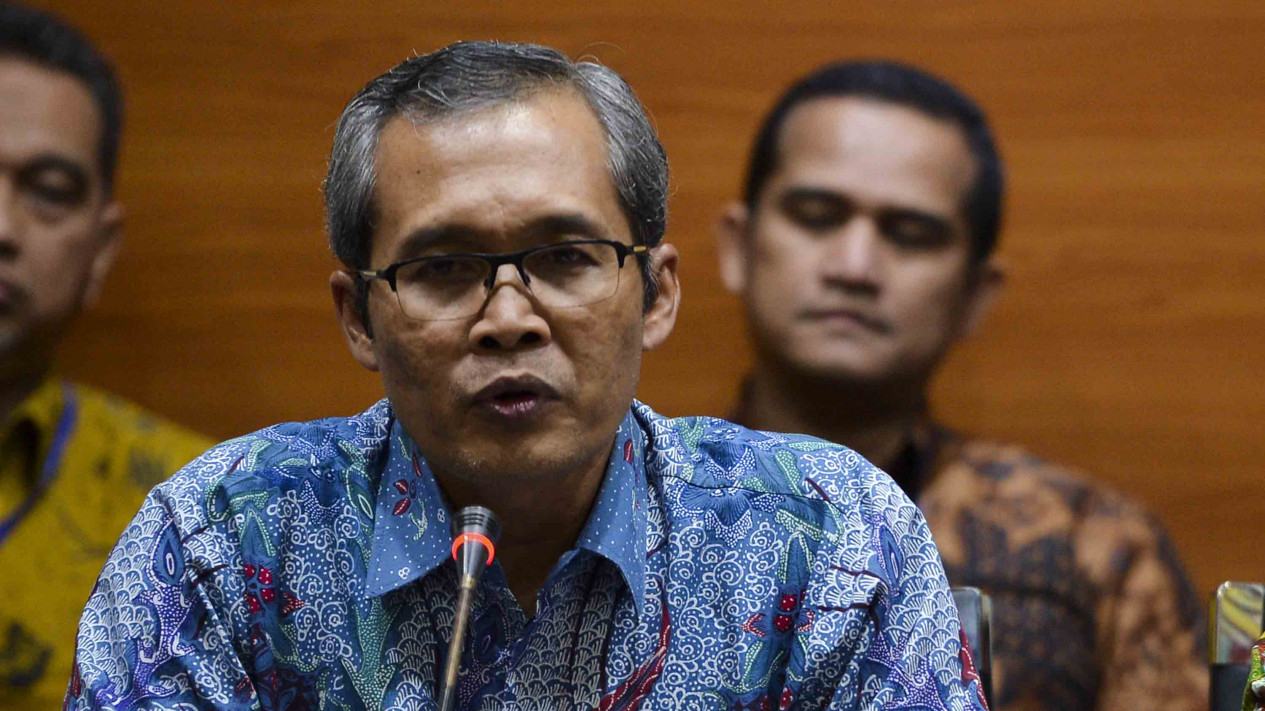 Lukas Enembe Bantah Warga Papua yang Jaga Ketat Rumahnya Dibayar