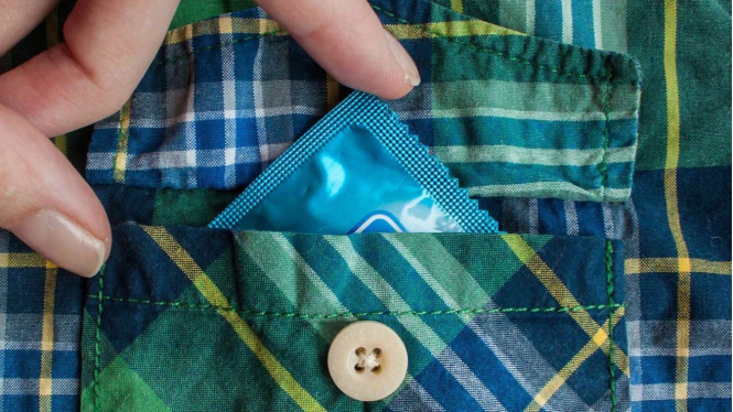wabah-virus-corona-pemkot-serang-banten-bagi-bagi-1000-kondom-gratis
