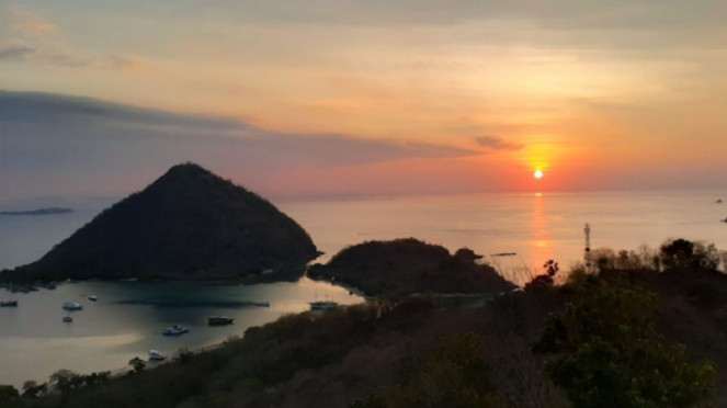 Tersihir Cantiknya Sunset di Labuan Bajo