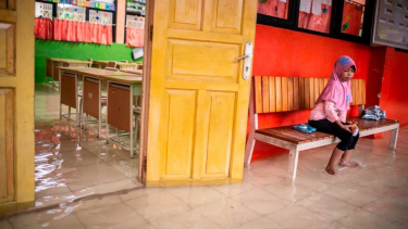 banjir-rendam-jakarta-sekolah-terpaksa-diliburkan