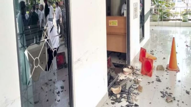 Gedung DPRD Kota Jambi Dirusak Massa, 24 Anak STM Diamankan