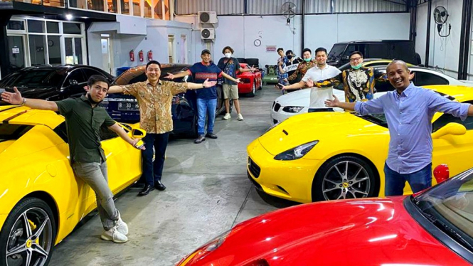 Intip Garasi Crazy Rich Surabaya, Mobil Bekasnya Saja Rp8 Miliar