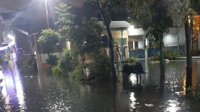 banjir-di-kota-bekasi-3-rw-terendam