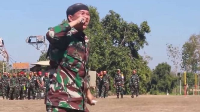 Aksi Prajurit TNI Kunyah Beling Bikin Nyali Tentara Amerika Ciut
