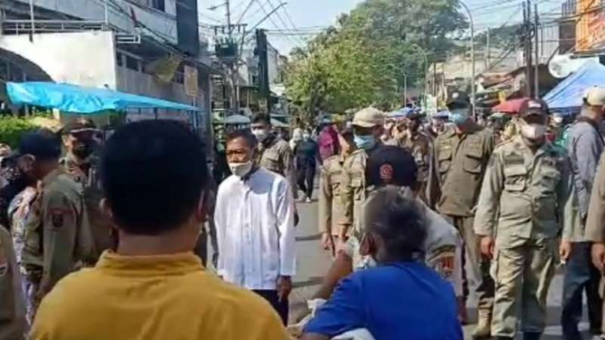 Warga di Semarang Tumpah Ruah Mau Ziarah Makam Tak Jaga Jarak