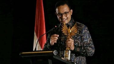 Anies Raih 2 Penghargaan dari LPSK dan Mendagri Tito