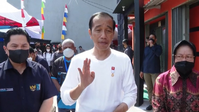Girang Dapat BLT, Mama Papua: Pak Jokowi Jangan Turun Dulu