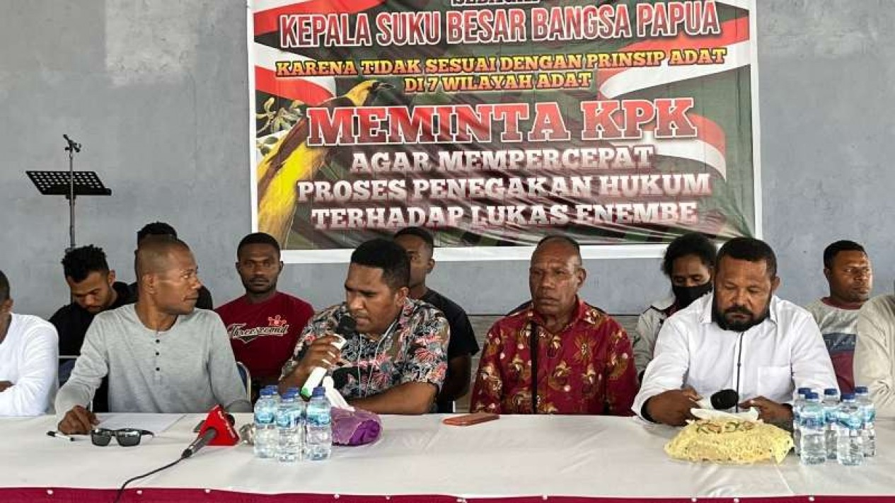 Presiden Jokowi Didesak Ambil Tindakan Serius soal Kasus Lukas Enembe