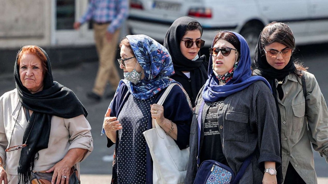 ruu-disahkan-wanita-iran-yang-tak-gunakan-hijab-akan-didenda-atau-penjara