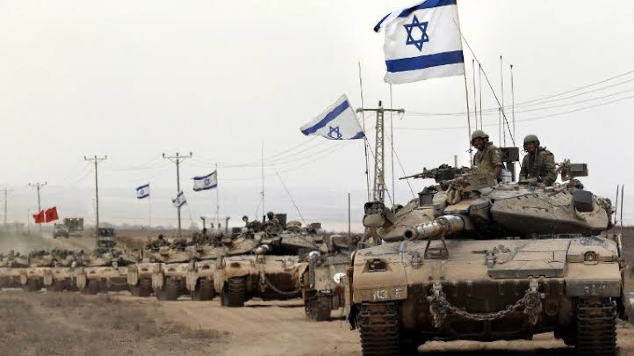 persiapan-perang-israel-toko-toko-tutup-hingga-deretan-tank-berbaris-di-utara