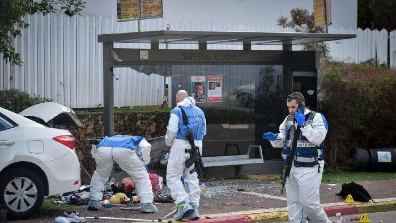 detik-detik-2-warga-palestina-lakukan-serangan-di-israel-1-tewas-dan-20-luka-luka