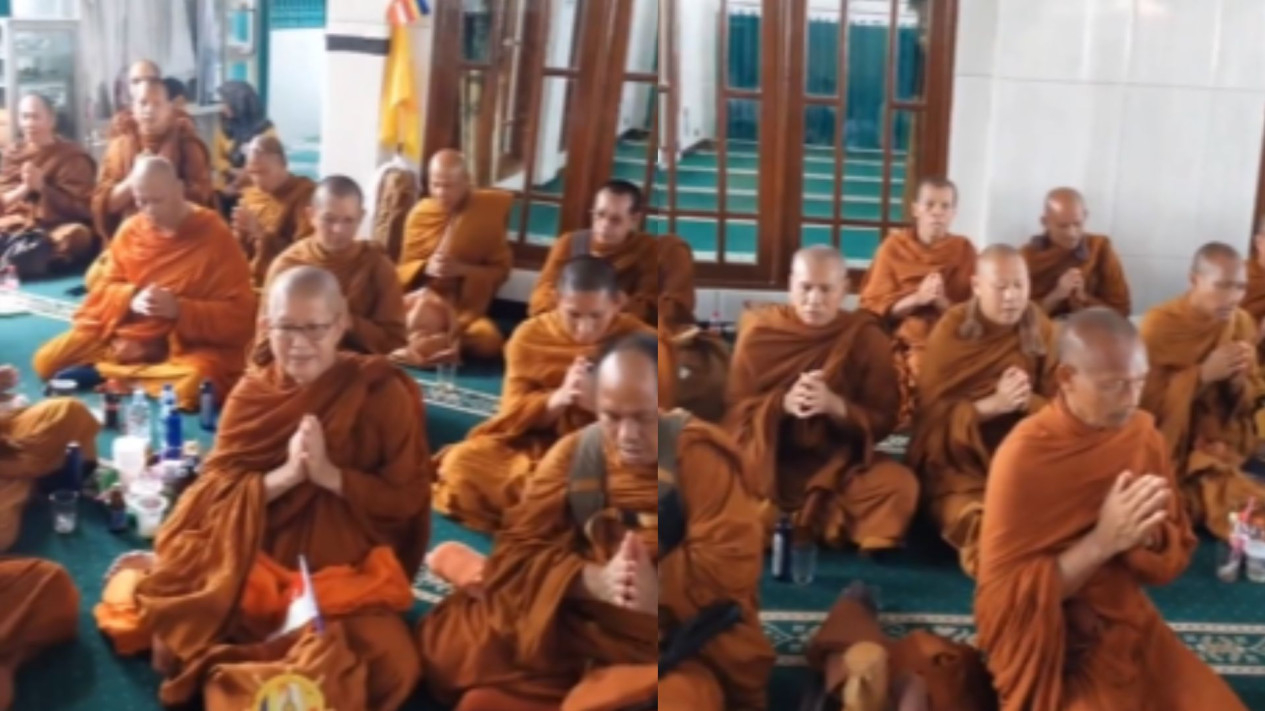 40 Biksu Buddha di Masjid Baiturrahman Temanggung, Cholil Nafis: Ini Kebablasan
