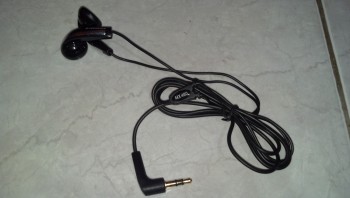 Earphone samsung dan earphone sennheiser mx460 gak lebih dari 50rb