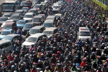 Ternyata Ane penyebab BANJIR, MACET dan KORUPTOR :berdukas