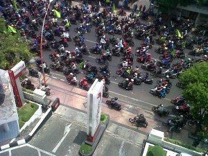 Demo Buruh hari ini gan! Depan kantor ane