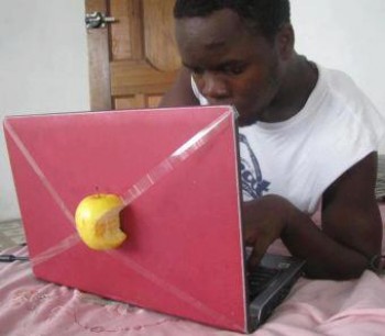 mantappp-apple-mengeluarkan-laptop-3d-pertama-di-dunia