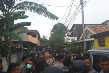 Adu tembak polisi dengan bandar narkoba! 
