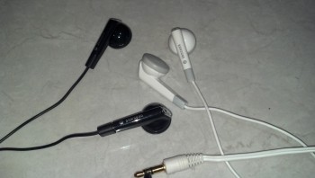 Earphone samsung dan earphone sennheiser mx460 gak lebih dari 50rb