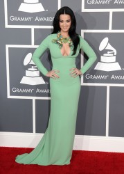 &#91;Pict&#93; Katy Perry Seksi dengan Gaun Hijau Mint