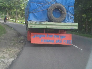 Gambar Lucu Yang Ada Di Bak Truck Bikin Ngakak