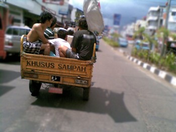 Gambar Lucu Yang Ada Di Bak Truck Bikin Ngakak