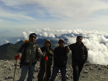 Memeluk Mahameru