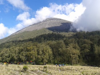 Memeluk Mahameru