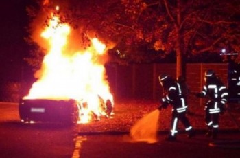 Bosen, Remaja 20 Tahun Bakar Ferrari 458 Miliknya gan. Dasar orang kaya!