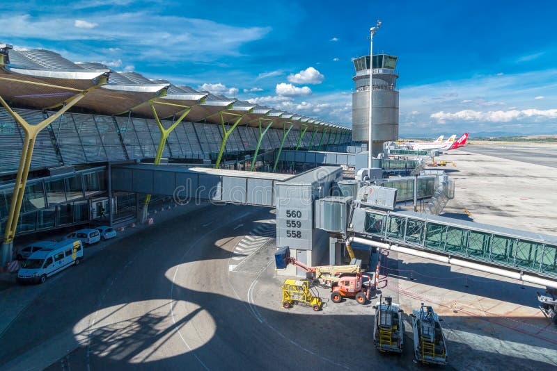 Menengok 14 Bandara Tercantik di Dunia, Penasaran?